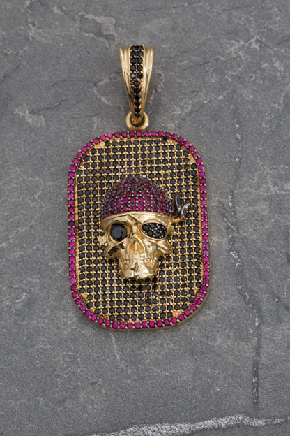 Dije placa calavera con swarovski negro y rosado 10.45gr / Largo 4.7cm / Oro Amarillo Nac P