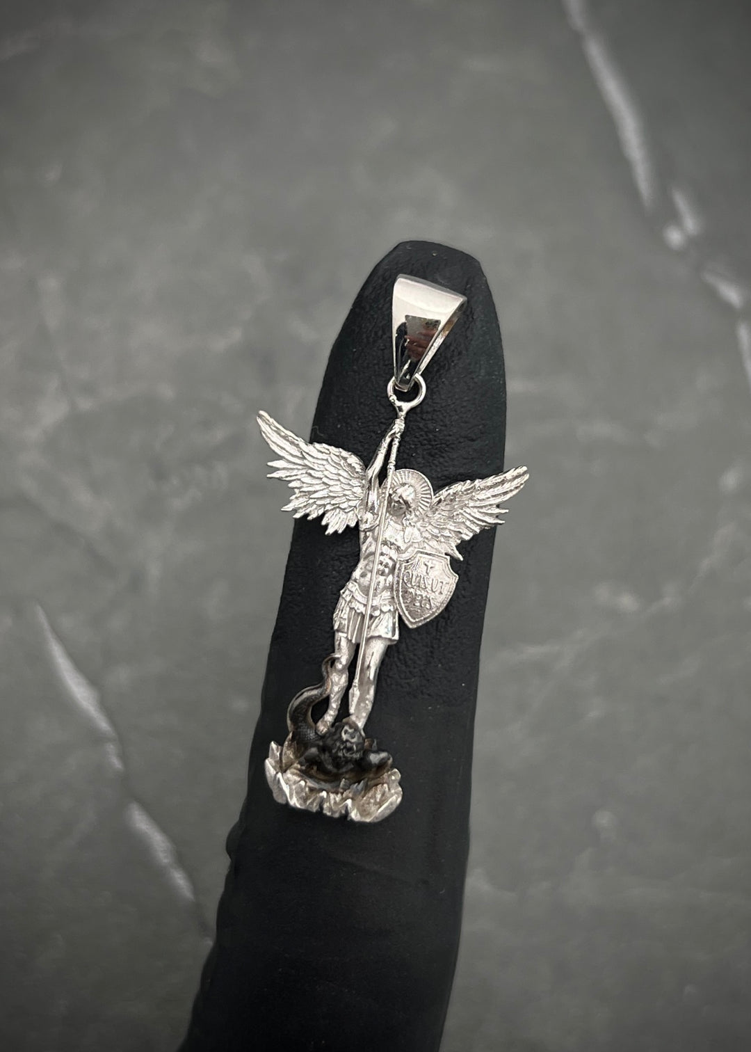 Dije Arcangel San Miguel 3gr / Largo 3.7cm — Oro Blanco