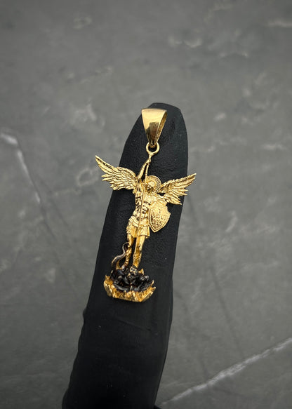 Dije arcangel san miguel 2.05gr / Largo 3.1cm / Oro Amarillo Nac M