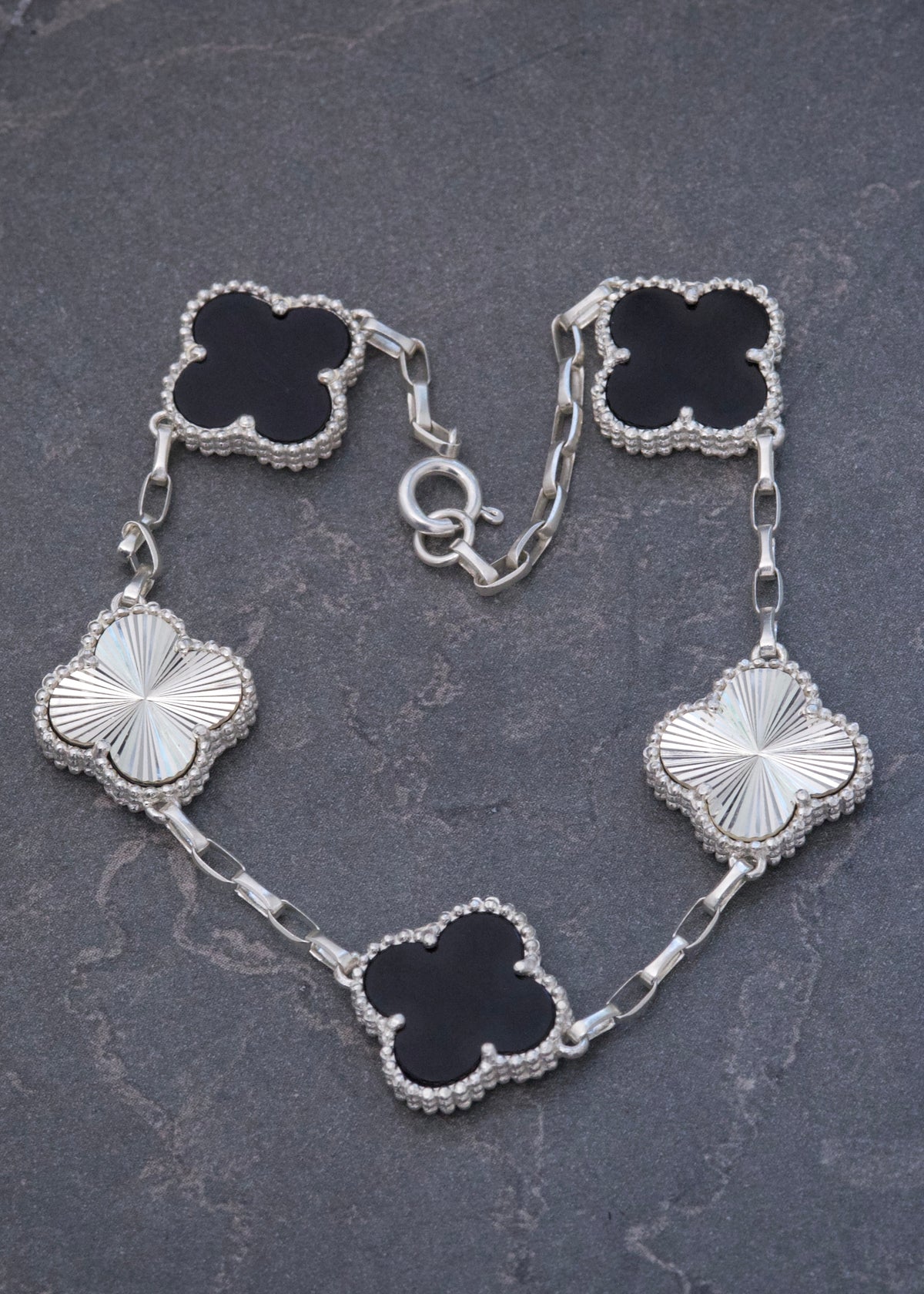 Pulso Lucky Clover Diamantada y Piedra Negra 7.6gr / 18.5cm / 13.9mm — Plata 925