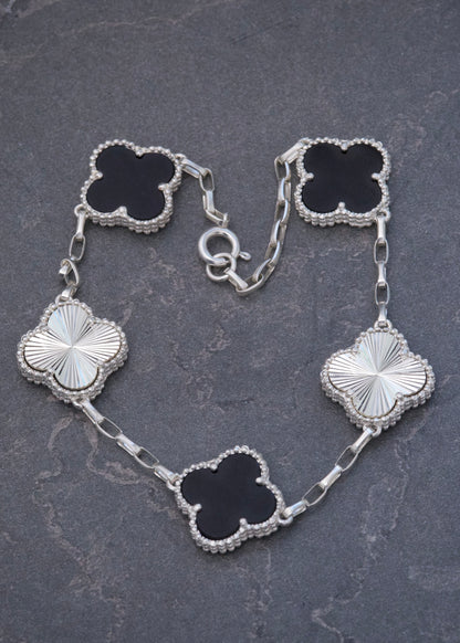 Pulso Lucky Clover Diamantada y Piedra Negra 7.6gr / 18.5cm / 13.9mm — Plata 925