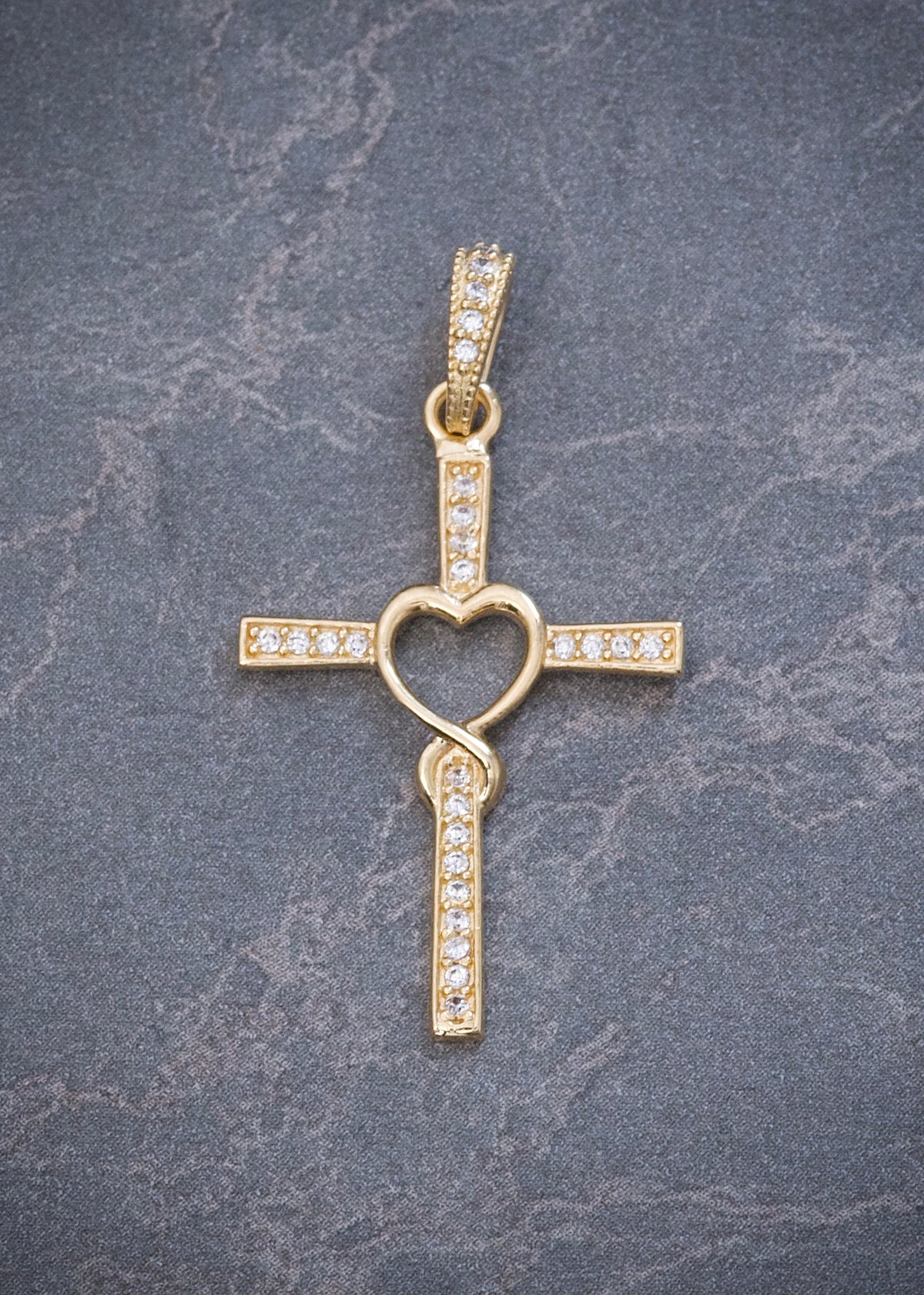 Dije de Cruz con Swarovski Blanco 1.7gr / 3.4cm / 18.4mm — Oro Amarillo