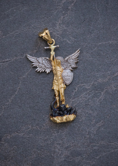 Dije Arcangel San Miguel 2.25gr / 3.2cm / 17.3mm — Oro Amarillo