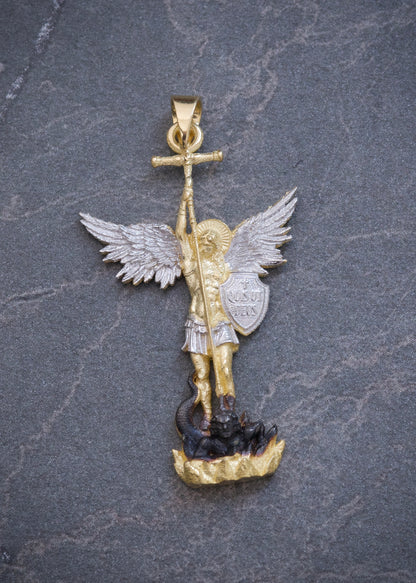 Dije Arcangel San Miguel 3.6gr / 4cm / 21mm — Oro Amarillo