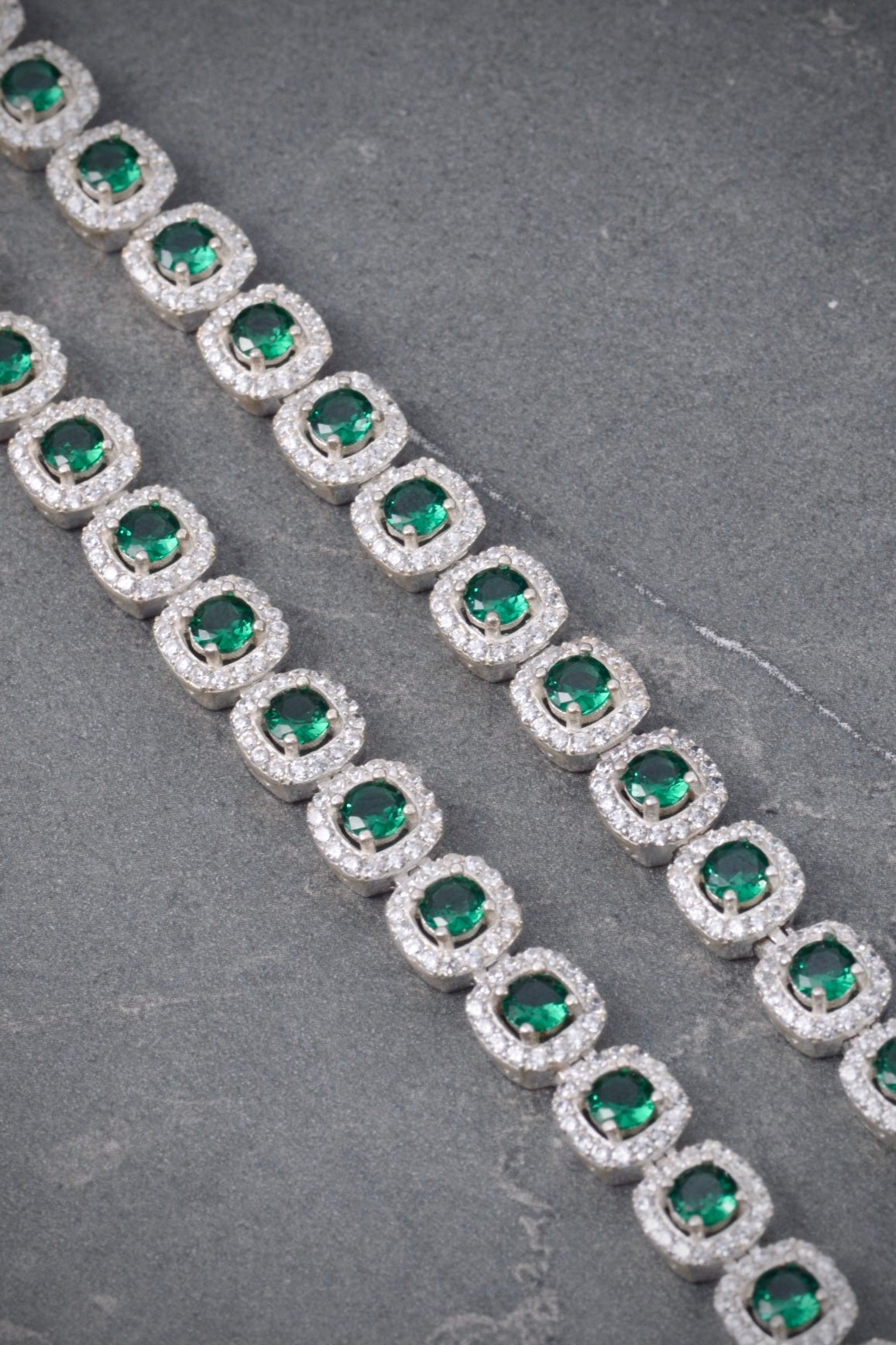 Cadena tenis con swarovskis verde y blanco 47.7gr / Largo 45cm / Plata P