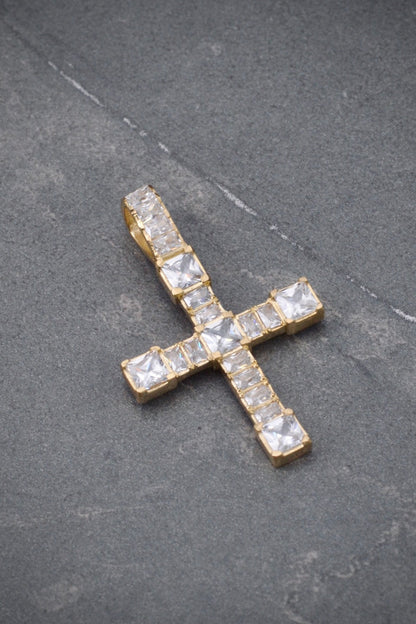 Dije cruz con swarovski blanco 5.7gr / Largo 3.7cm / Oro Amarillo Nac M