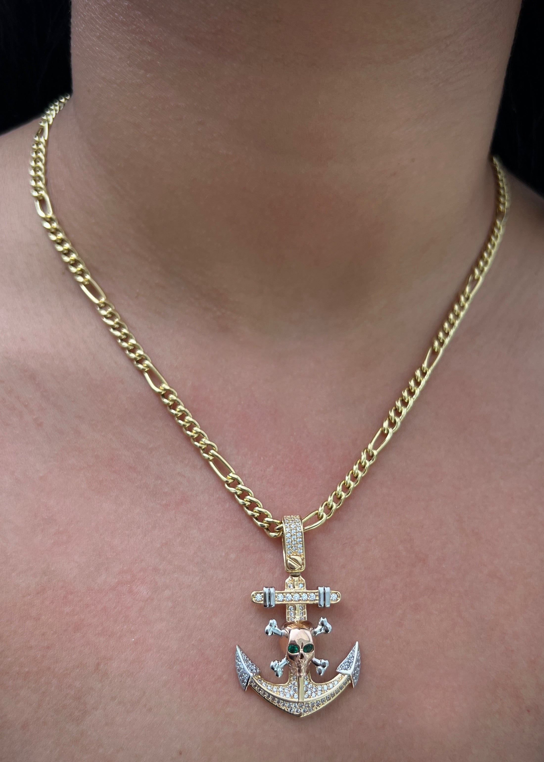 Dije ancla y calavera con swarovski blanco 9.3gr / Largo 4.2cm / Dos Oros Nac P