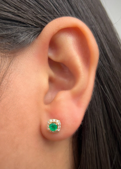 Topos con 41pts de esmeralda y 22pts de diamantes 2.5gr / Largo 0.69cm / Oro Rosado (Joya) M