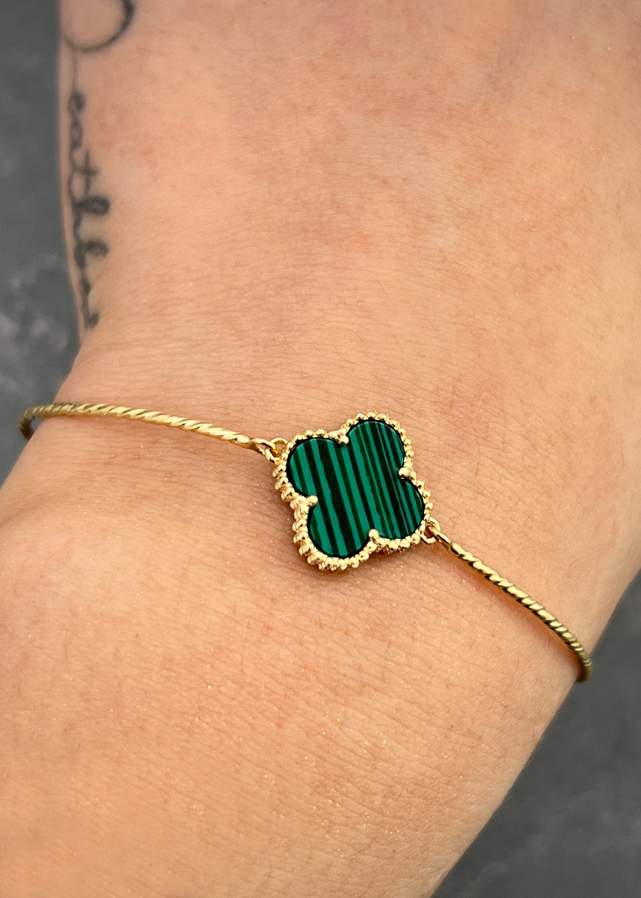 Pulso lucky clover piedra verde 3.55gr / Largo 18cm / Oro Amarillo Nac*