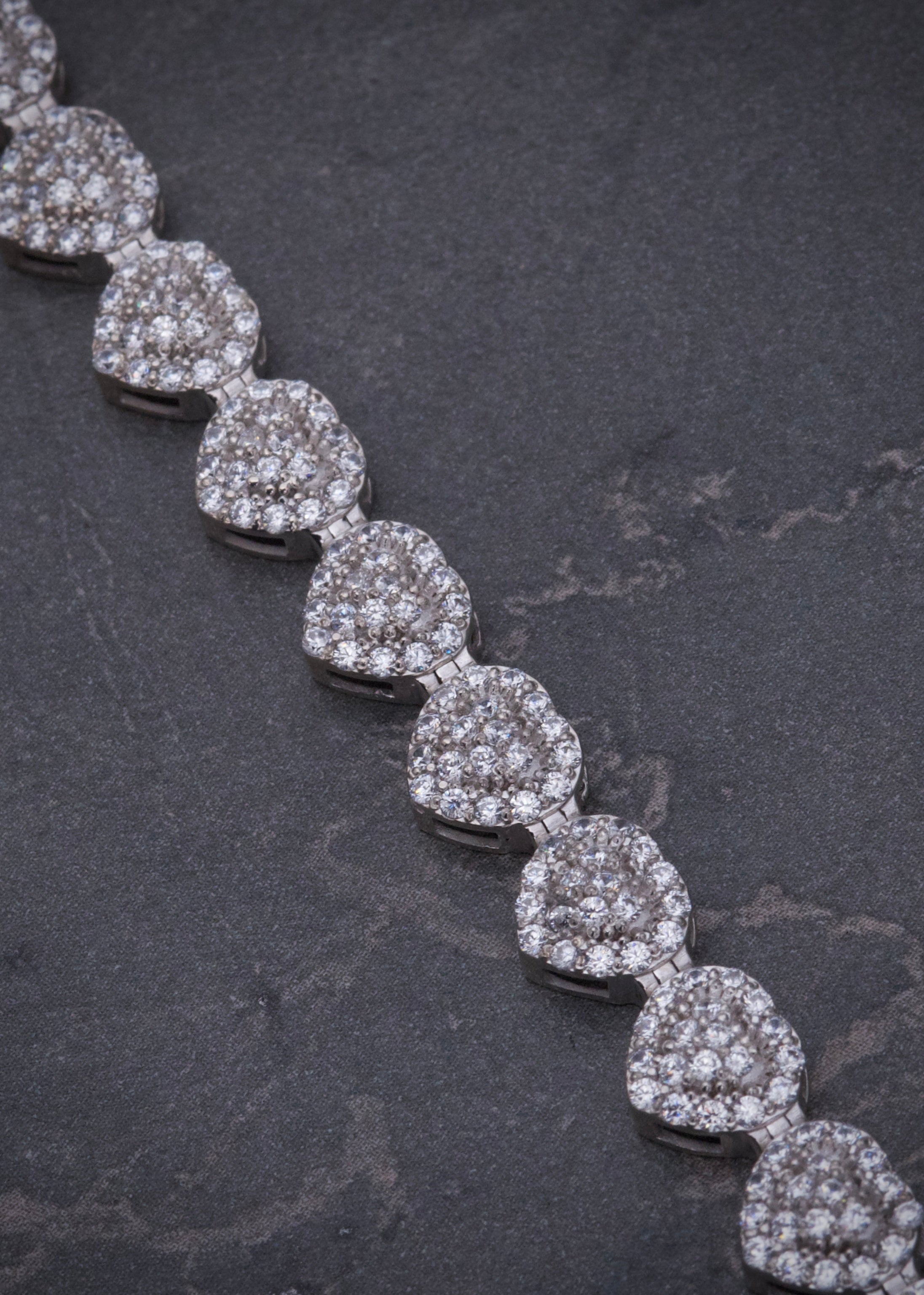 Pulso corazones con swarovski blanco 14.75gr / Largo 17.5cm / Oro Blanco (Joya) M