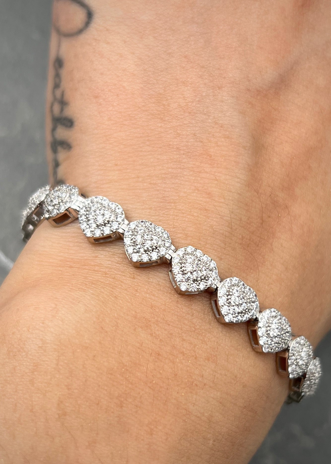 Pulso corazones con swarovski blanco 14.75gr / Largo 17.5cm / Oro Blanco (Joya) M