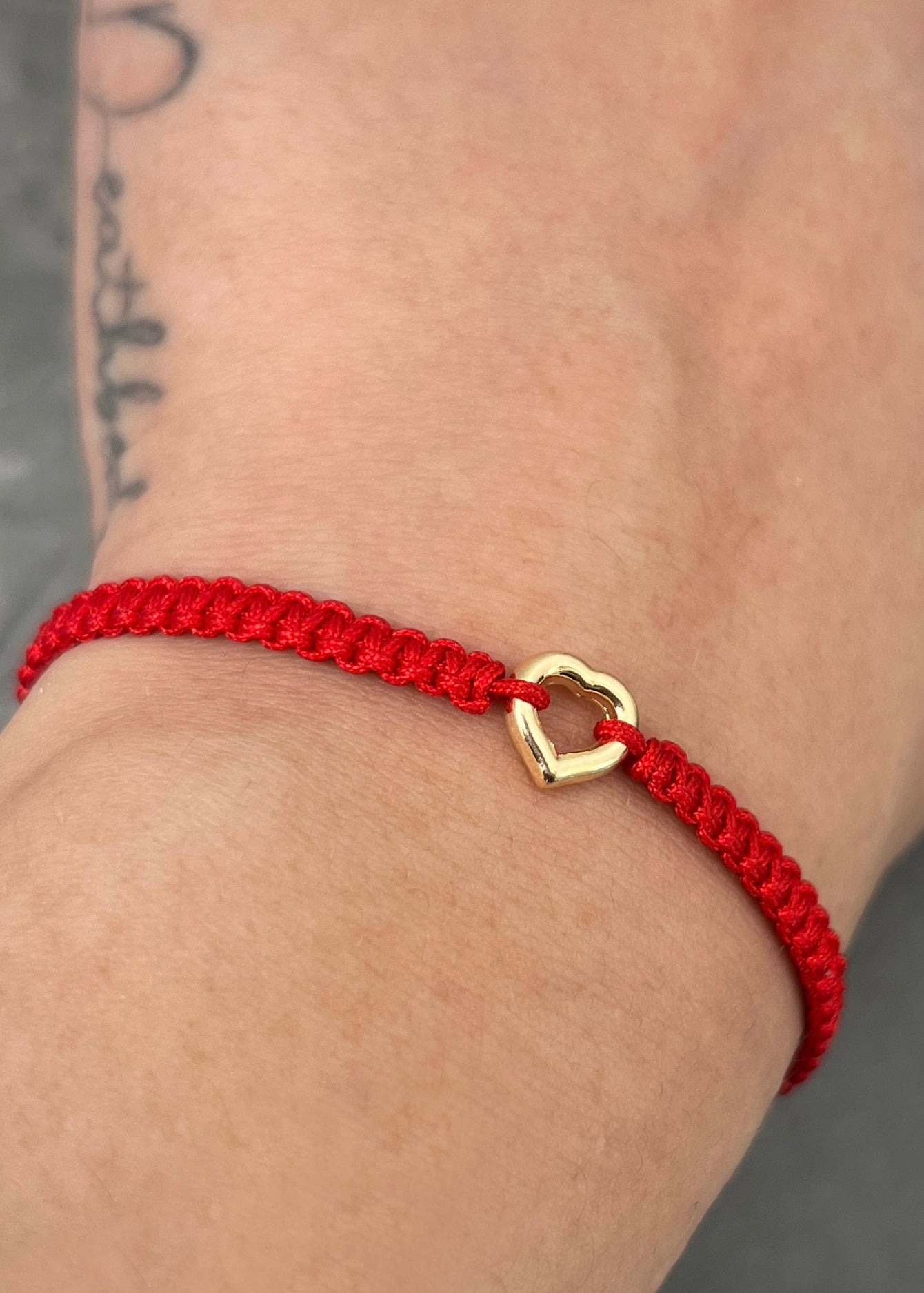 Pulsera hilo rojo con herraje corazon 0.4gr / Oro Amarillo (Joya) M