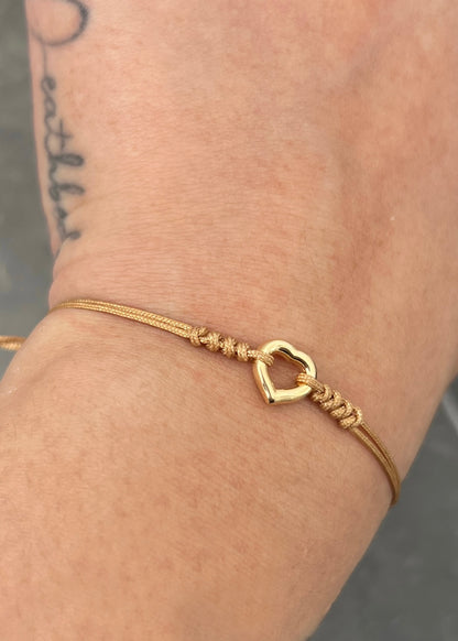 Pulsera hilo beige con herraje corazon 0.4gr / Oro Amarillo (Joya) M
