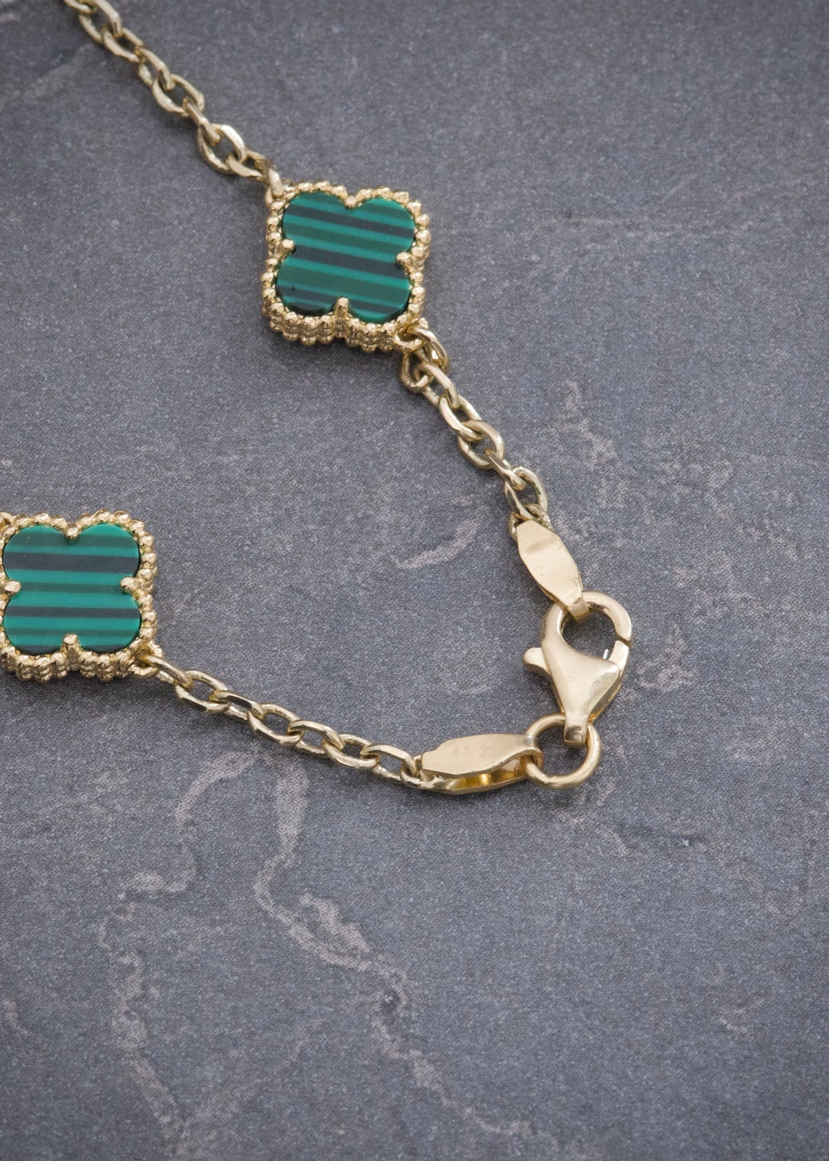 Pulso Lucky Clover Piedra Verde 6.15gr / 19cm / 9.8mm — Oro Amarillo