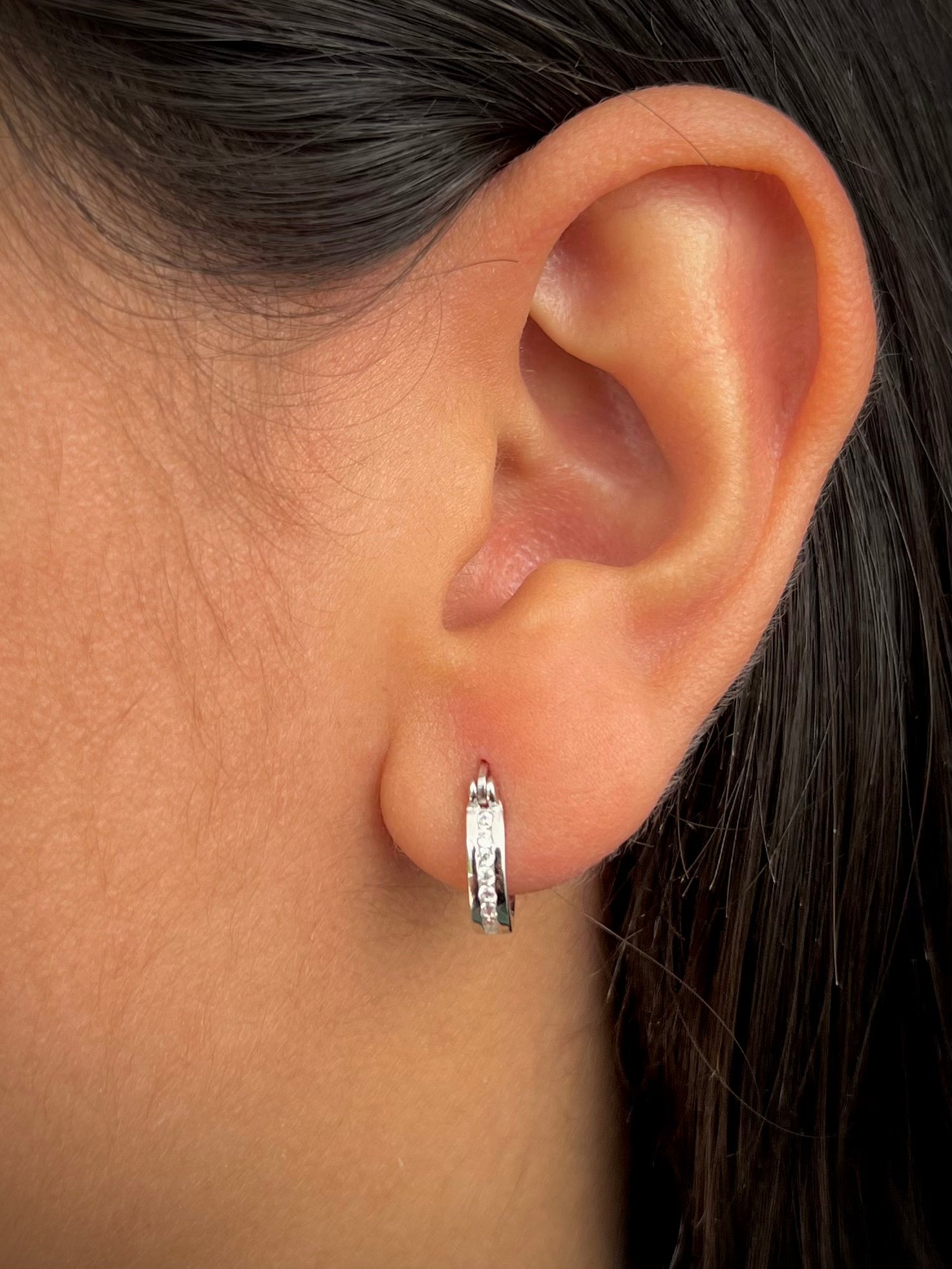 Candongas con swarovski blanco 1.65gr / Largo 1.2cm / Plata P