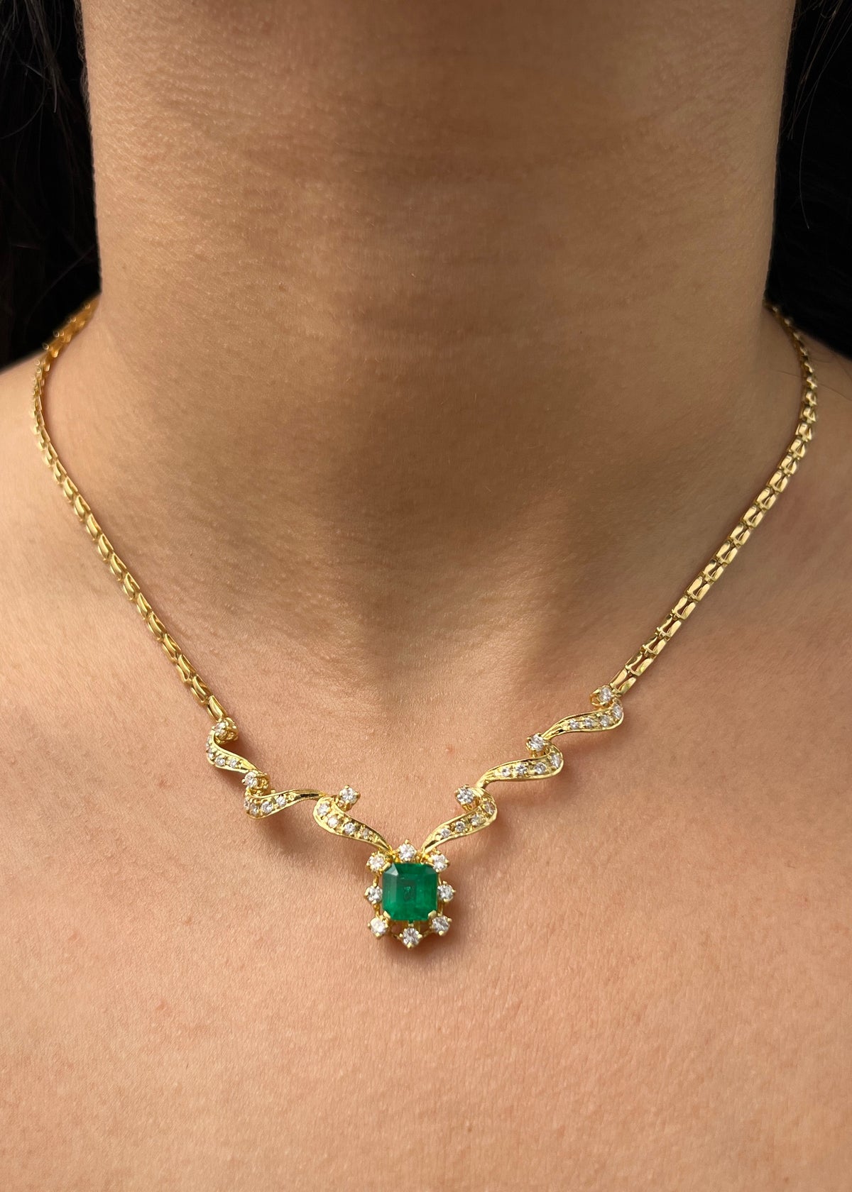 Cadena con Diamantes y Esmeralda 14.6gr / 40cm / 2.7mm — Oro Amarillo