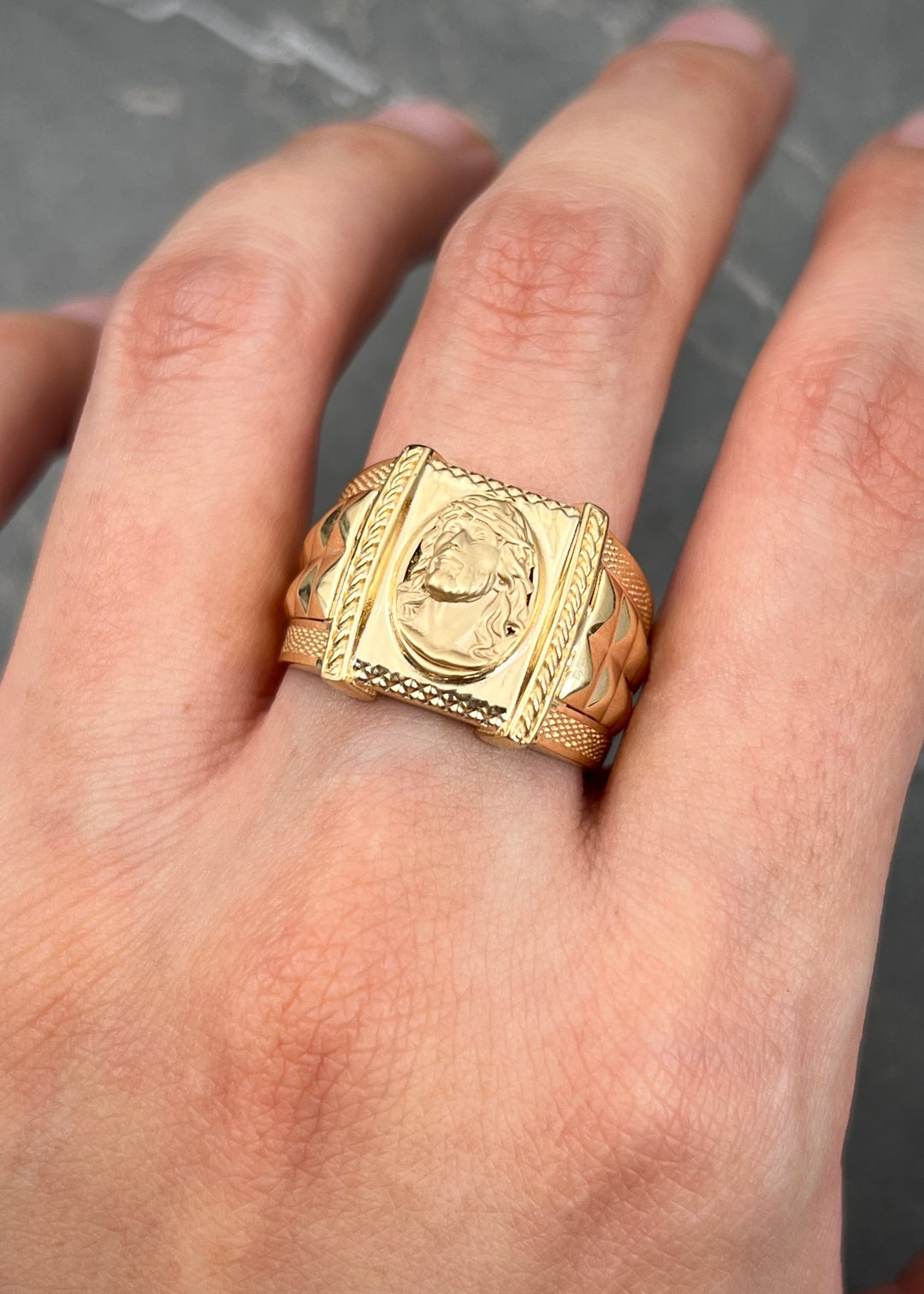 Anillo rostro de jesus diamantado 6.4gr / TALLA 9 1/2 — Oro Amarillo