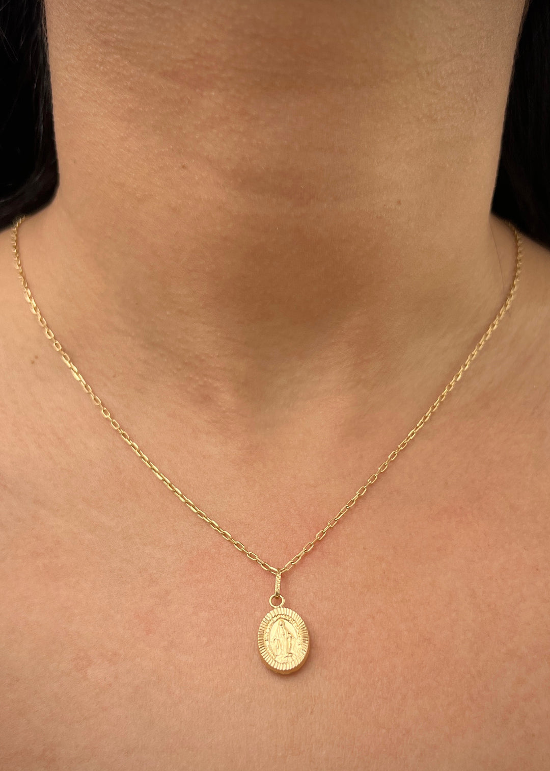 Dije Virgen de la milagrosa 0.9gr / Largo 2.1cm — Oro Amarillo