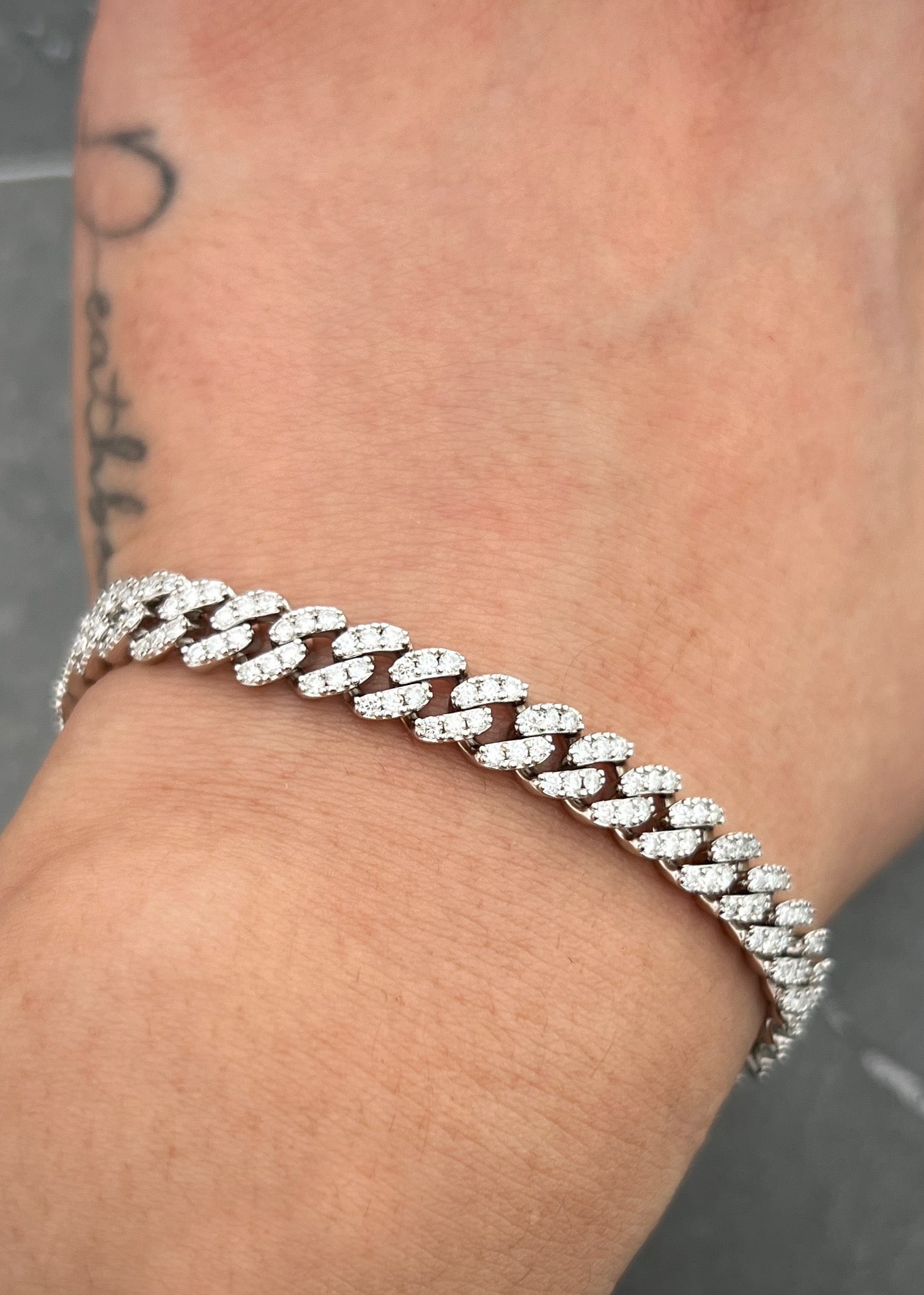 Pulso cubano con 328pts de moissanita 16.95gr / Largo 19cm / Plata M