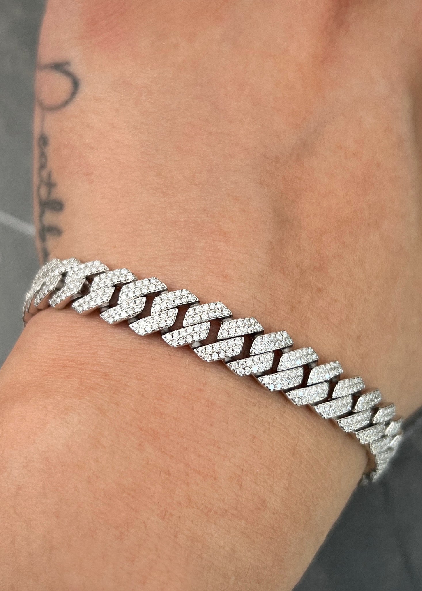 Pulso dubai con 326pts de moissanita 24.8gr / Largo 18cm / Plata P