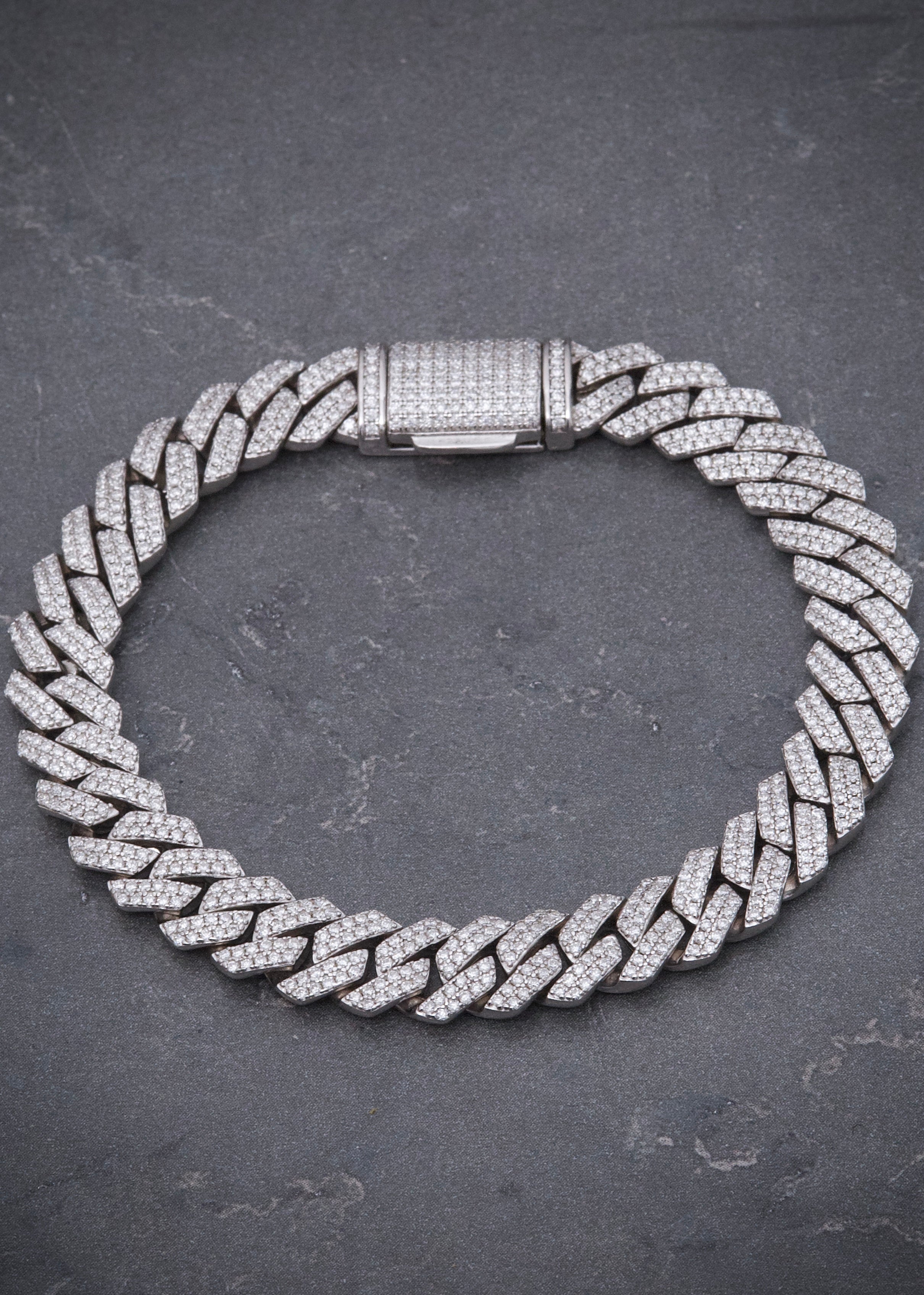 Pulso dubai con 350pts de moissanita 26.3gr / Largo 19cm / Plata B