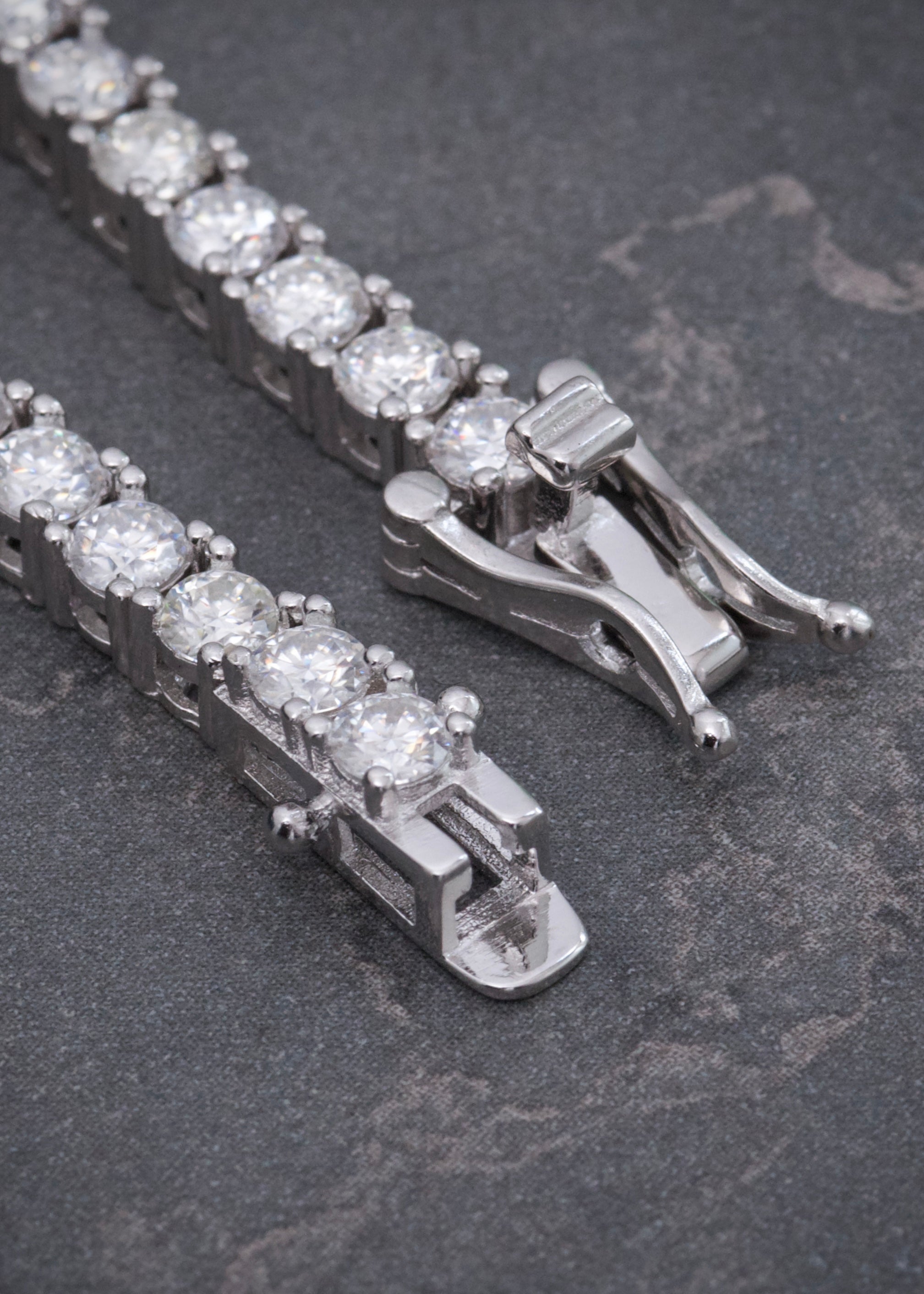 Pulso tenis con 510pts de moissanita 10.85gr / Largo 17.5cm (Joya) B