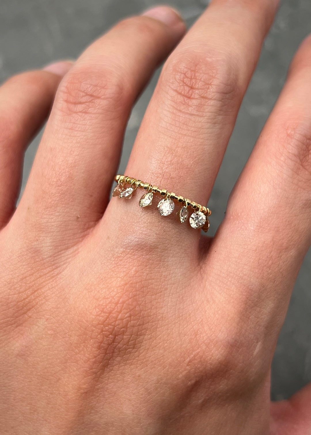 Anillo con 97pts de diamantes champan 1.1gr / Talla 6 3/4 — Oro Amarillo