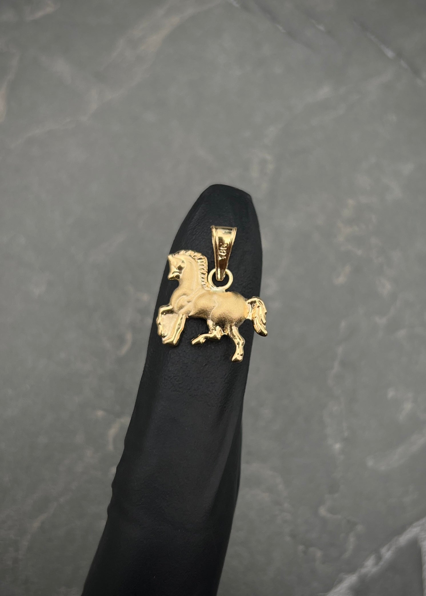 Dije Caballo 0.5gr / 1.4cm / 10.5mm — Oro Amarillo