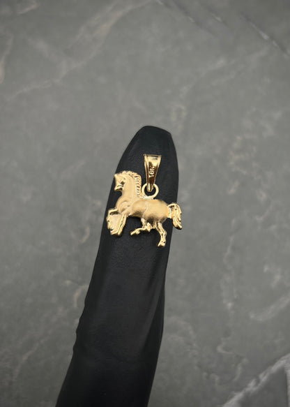 Dije Caballo 0.5gr / 1.4cm / 10.5mm — Oro Amarillo
