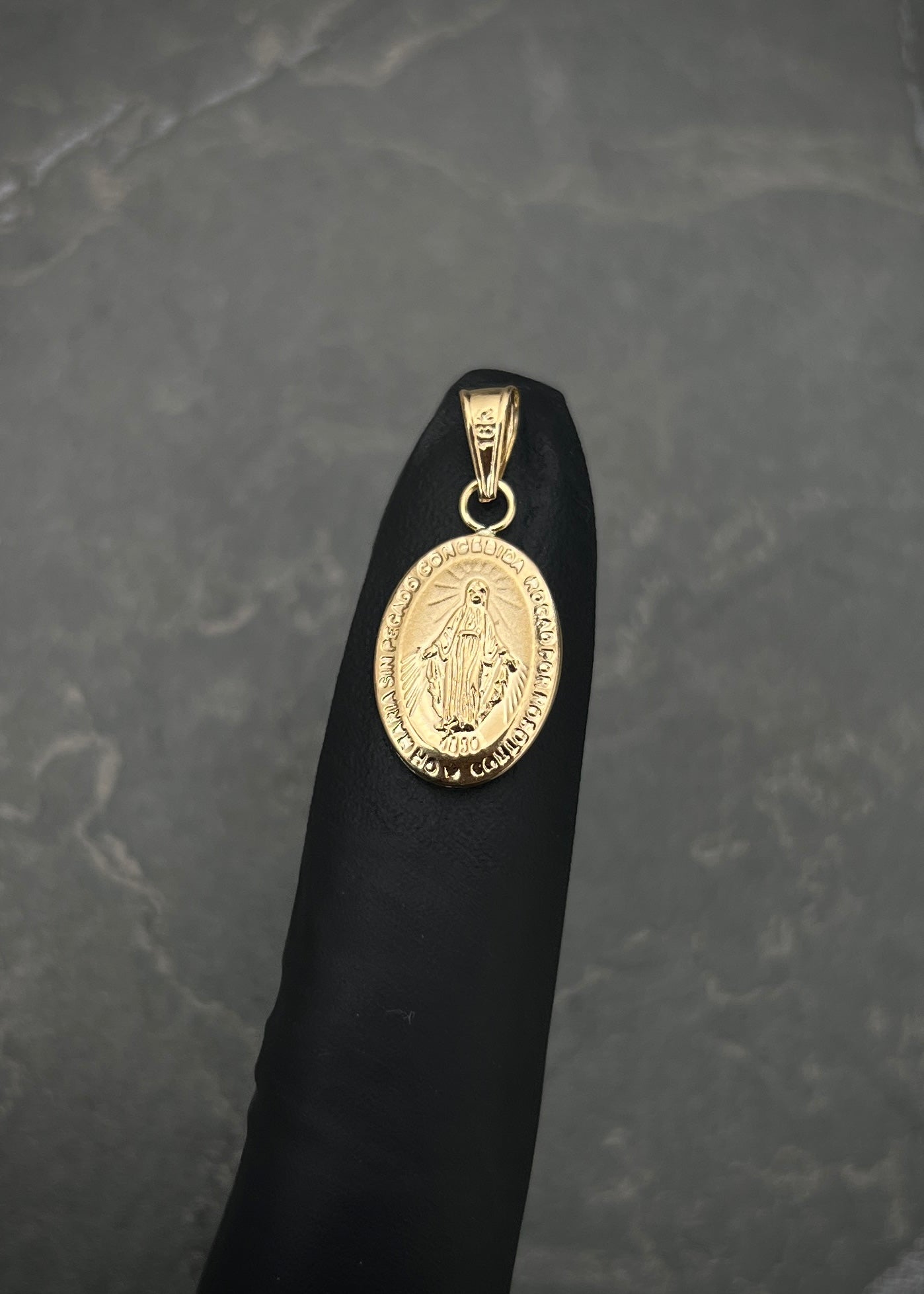 Dije Virgen De la Milagrosa 0.8gr / Largo 2.4cm / Oro Amarillo Nac M