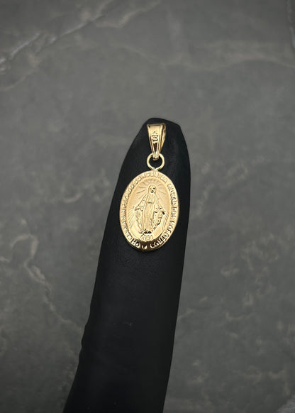Dije Virgen De la Milagrosa 0.8gr / Largo 2.4cm / Oro Amarillo Nac M
