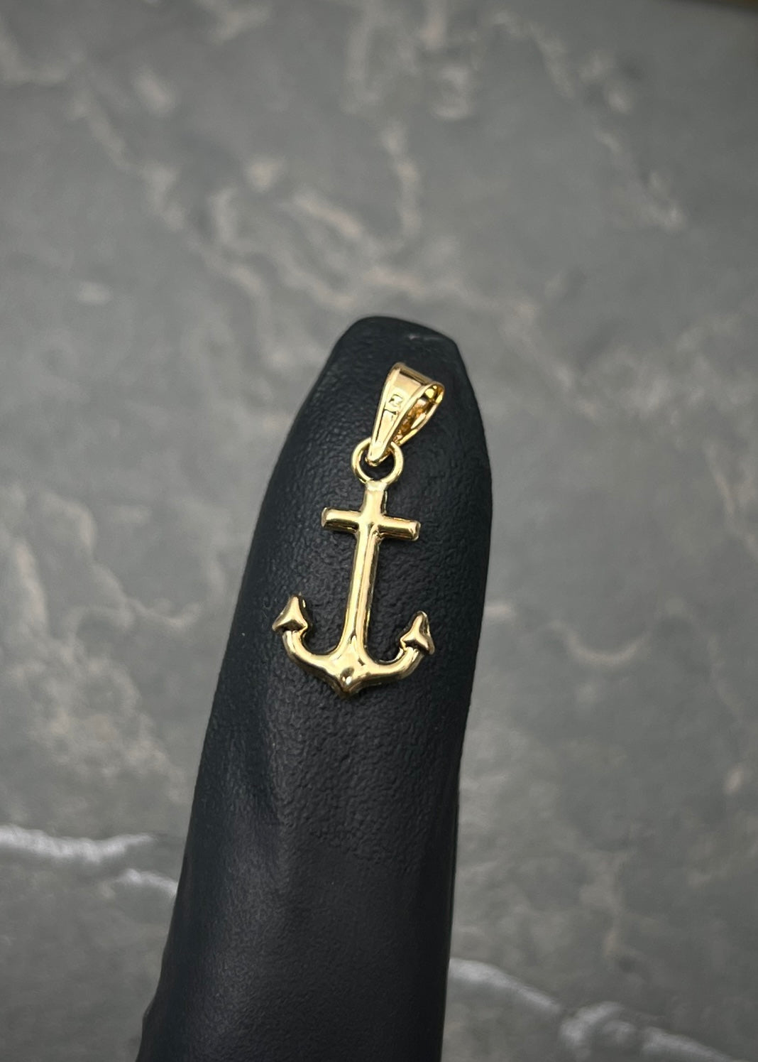 Dije de ancla 0.4gr / Largo 1.9cm — Oro Amarillo