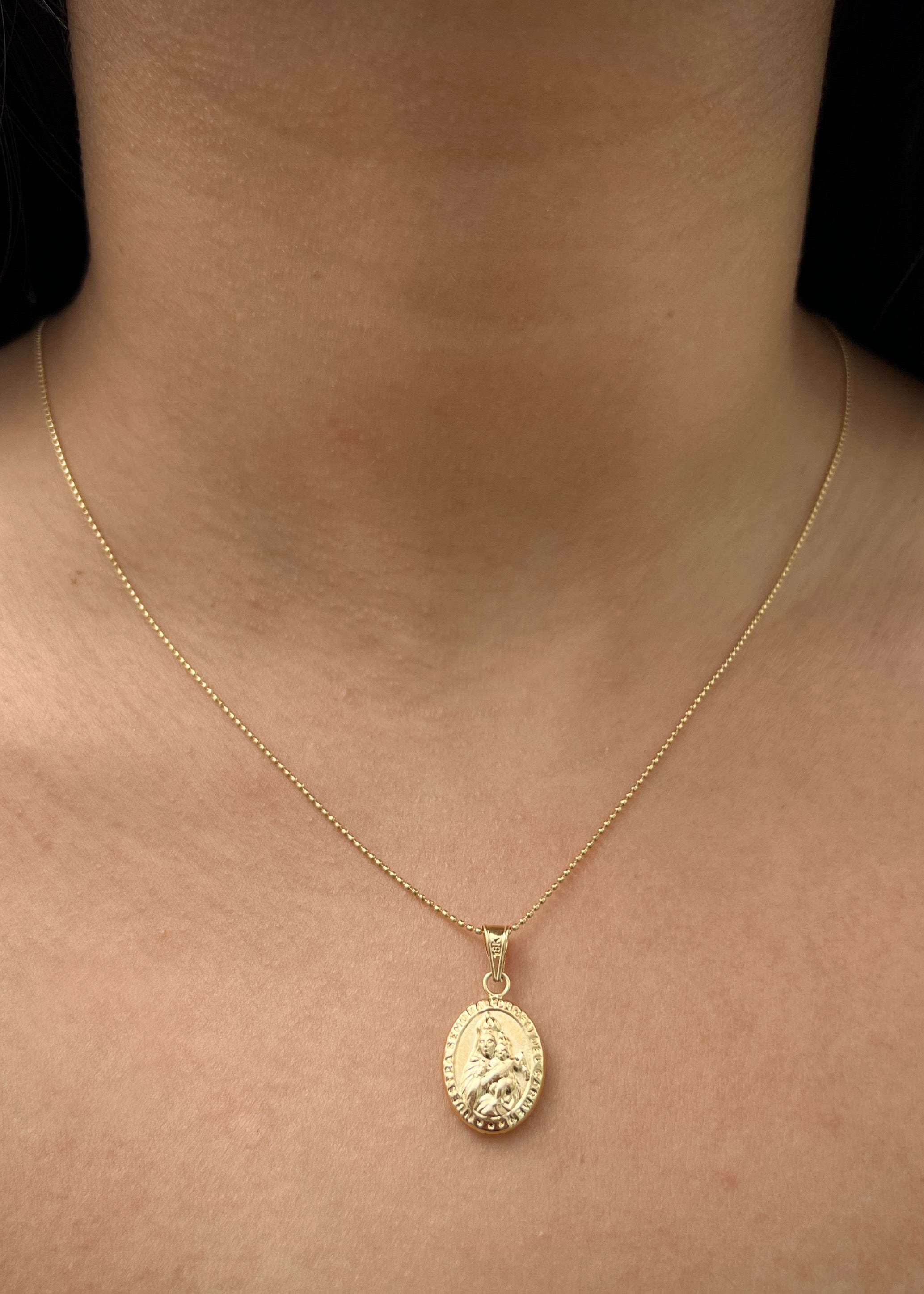 Dije virgen del carmen 1.05gr / Largo 2.5cm / Oro Amarillo Nac M