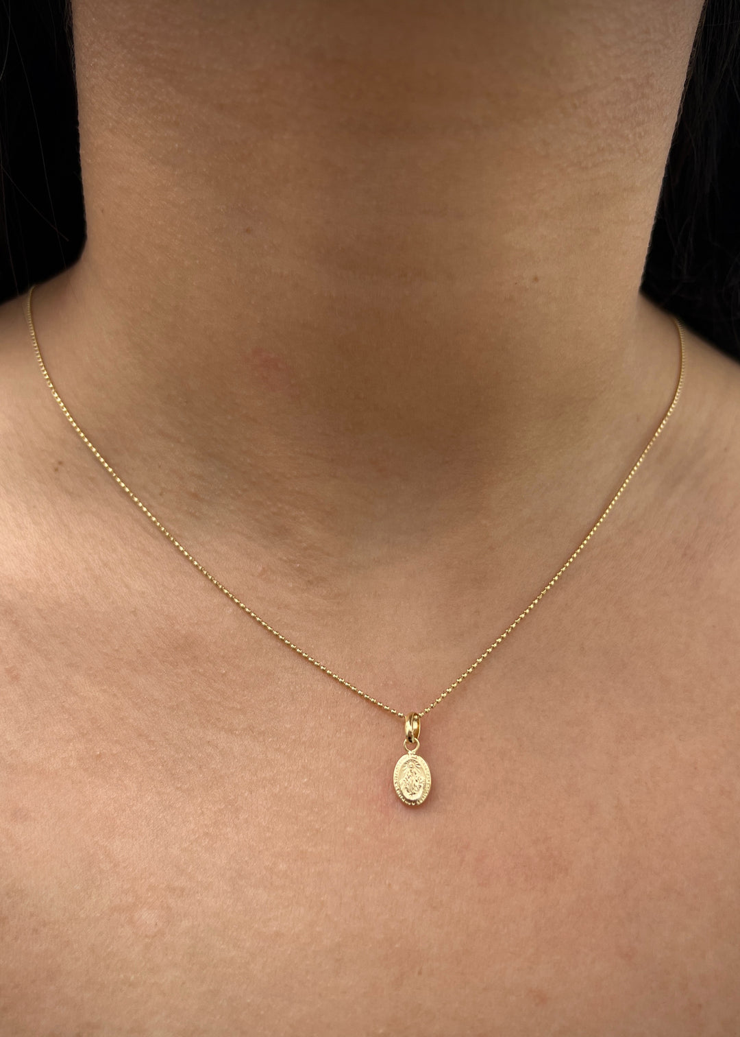 Dije virgen del carmen 0.45gr / Largo 1.8cm — Oro Amarillo