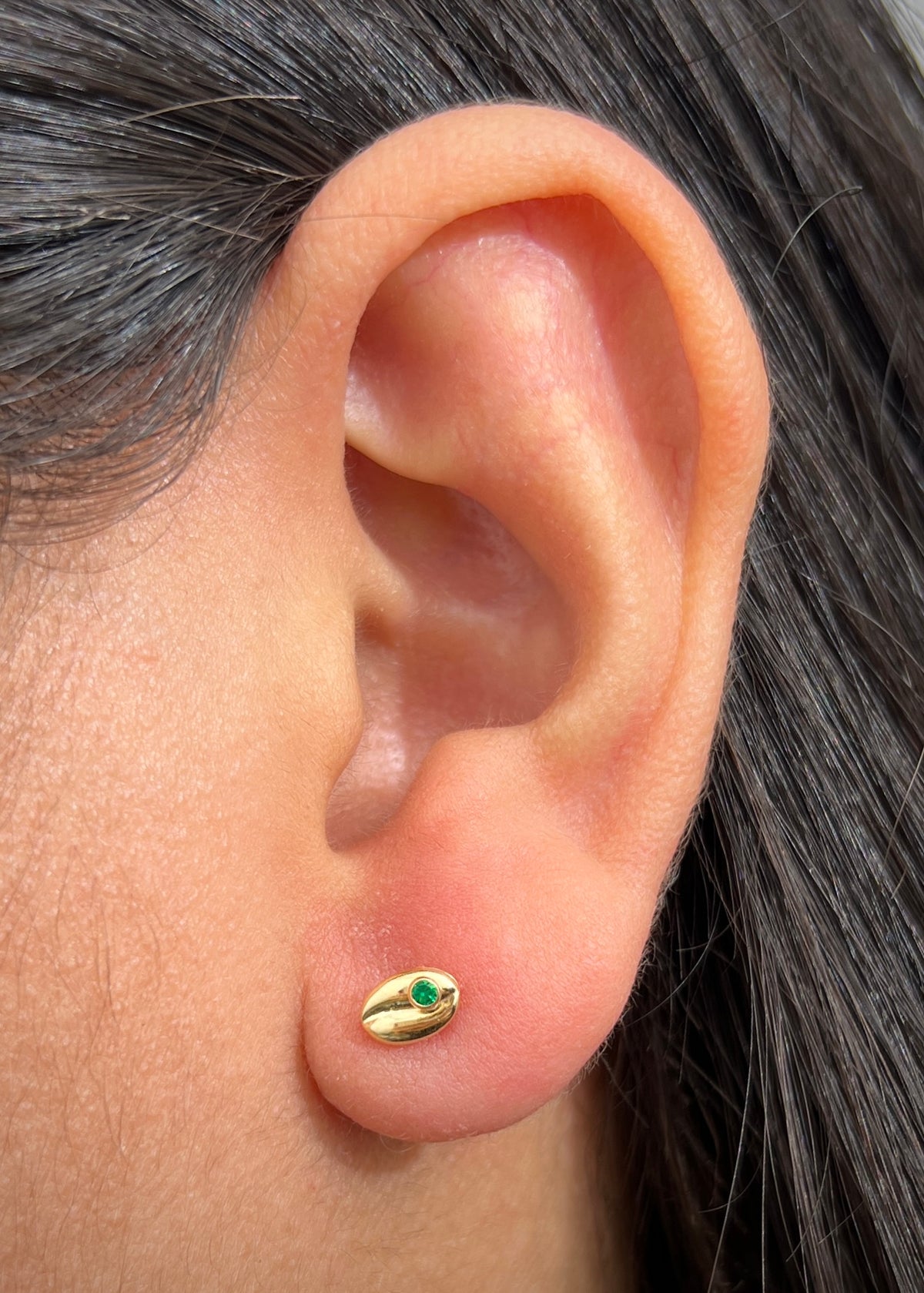 Topos grano de Cafe con Swarovski Verde 0.55gr / 0.6cm / 4.5mm — Oro Amarillo
