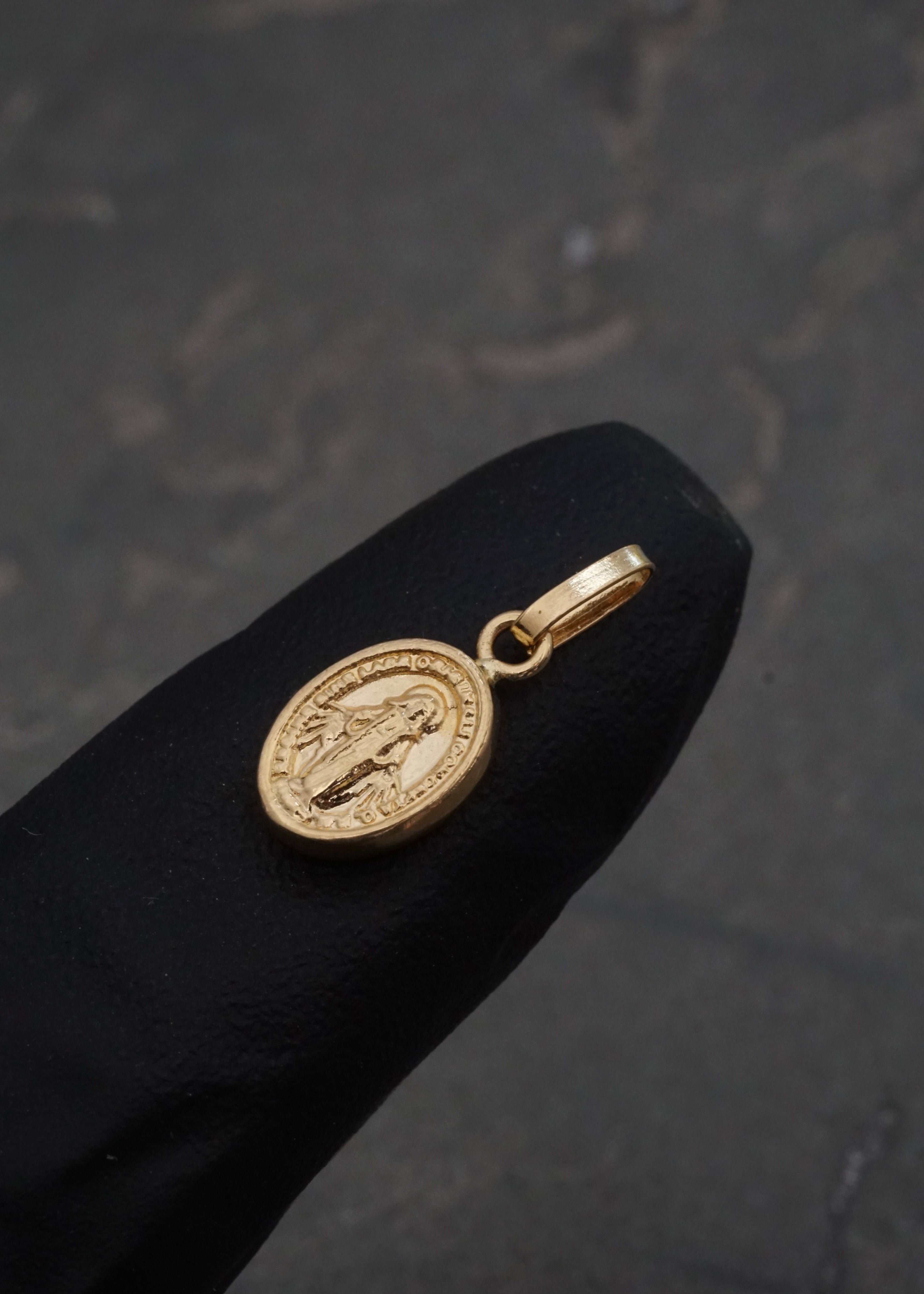 Dije Virgen de la milagrosa 0.3gr / Largo 1.5cm / Oro Amarillo Nac M