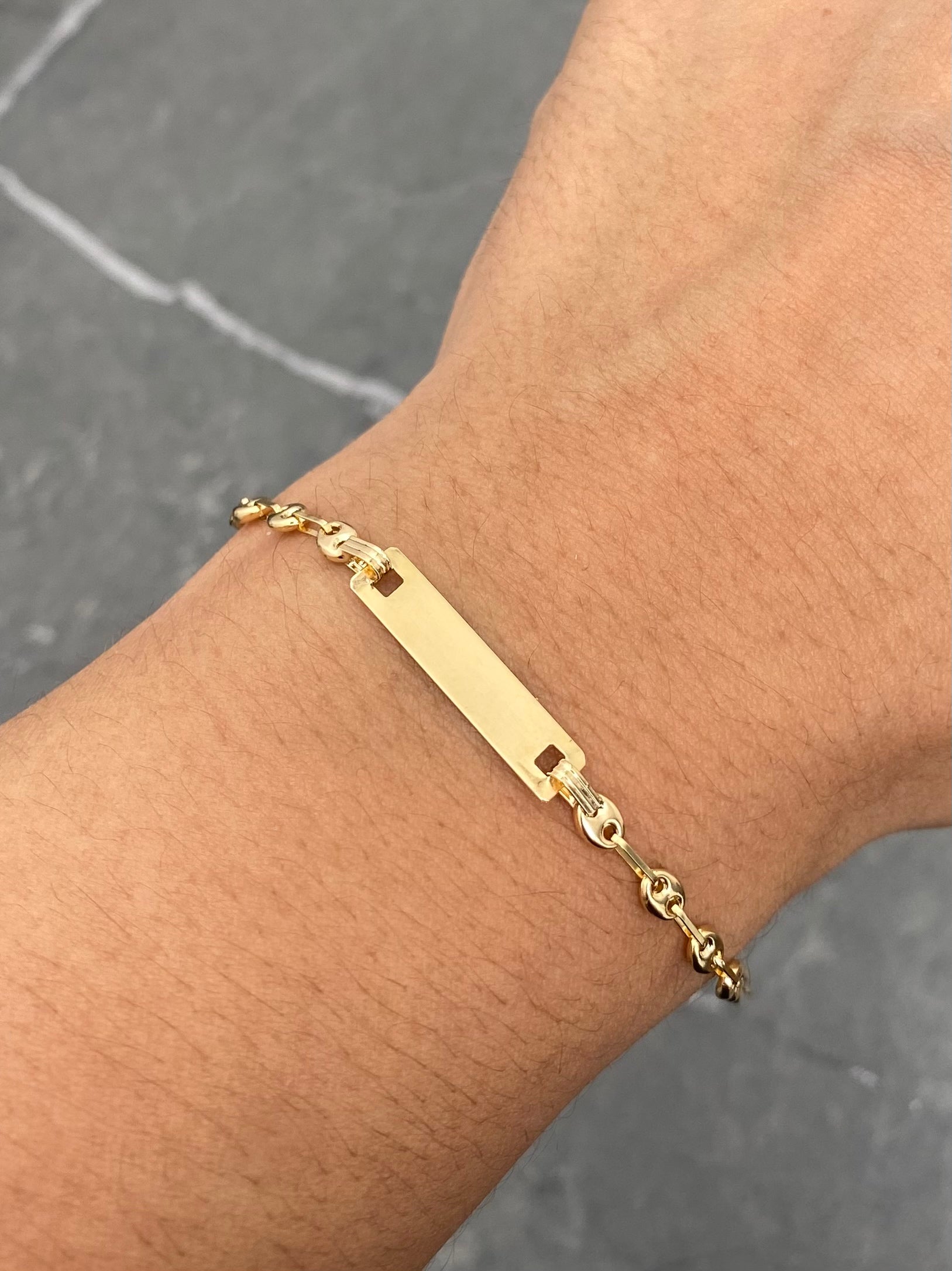 Pulso bebe con placa 1.7gr / Largo 15cm — Oro Amarillo
