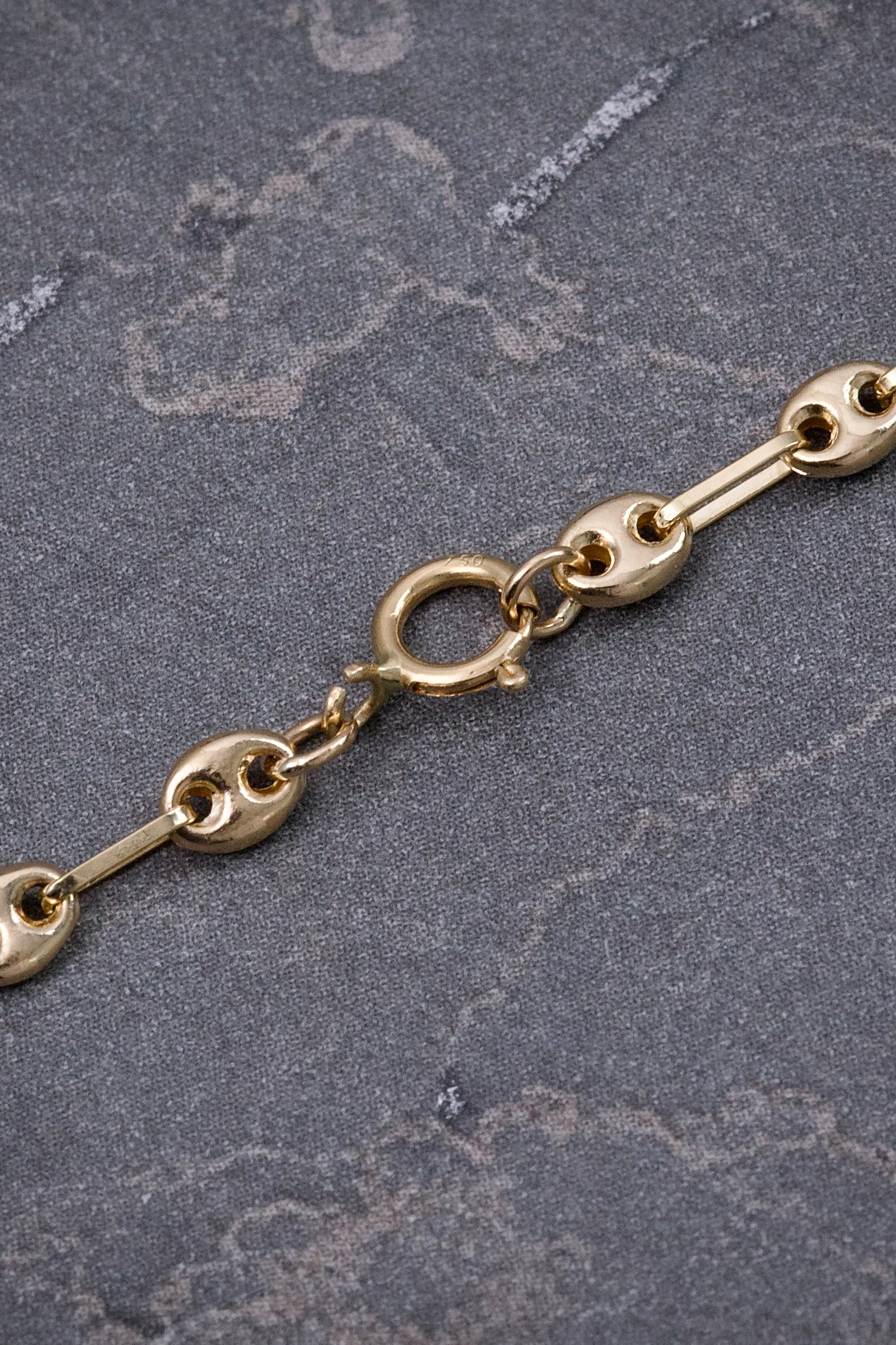 Pulso bebe con placa 1.7gr / Largo 15cm — Oro Amarillo