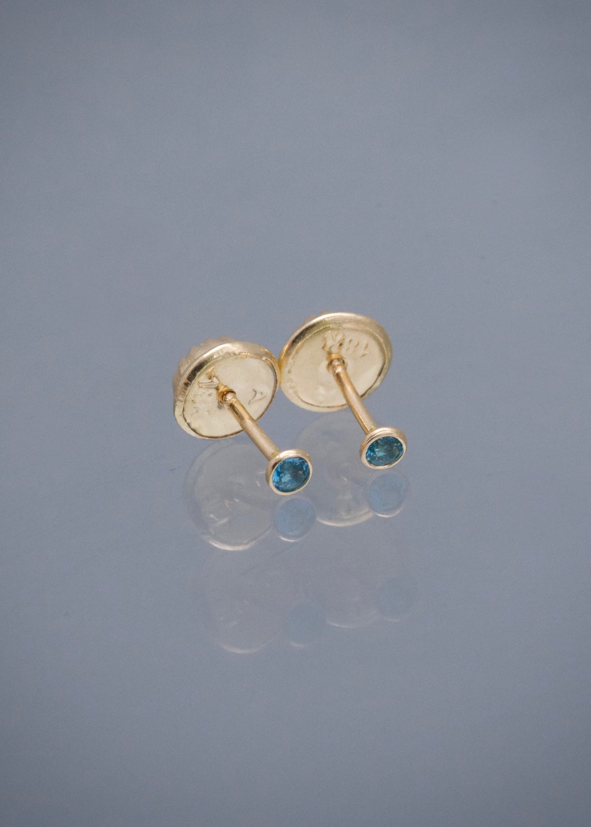 Topos Circulo con Swarovski Azul 0.35gr / 0.2cm / 2mm — Oro Amarillo