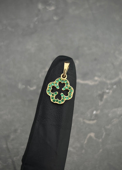 Dije trebol con swarovski verde 0.8gr / Largo 1.7cm / Oro Amarillo Nac M