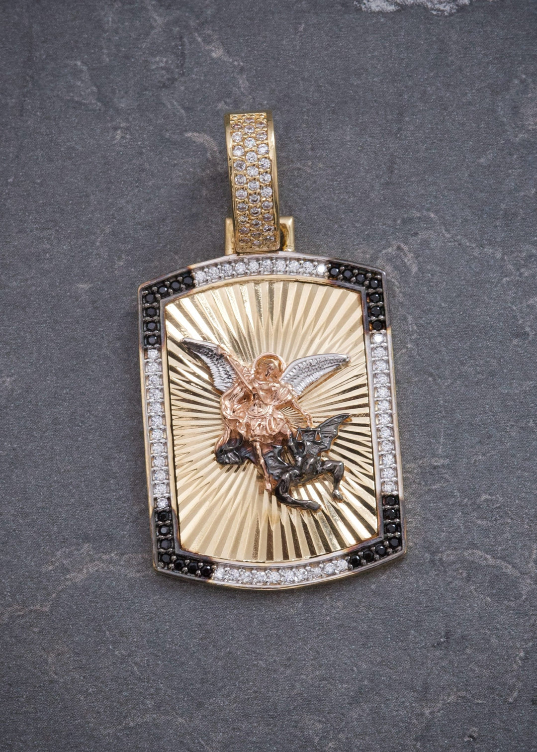 Dije Arcangel San Miguel 8.45gr / 4.2cm / 22mm — Oro Amarillo