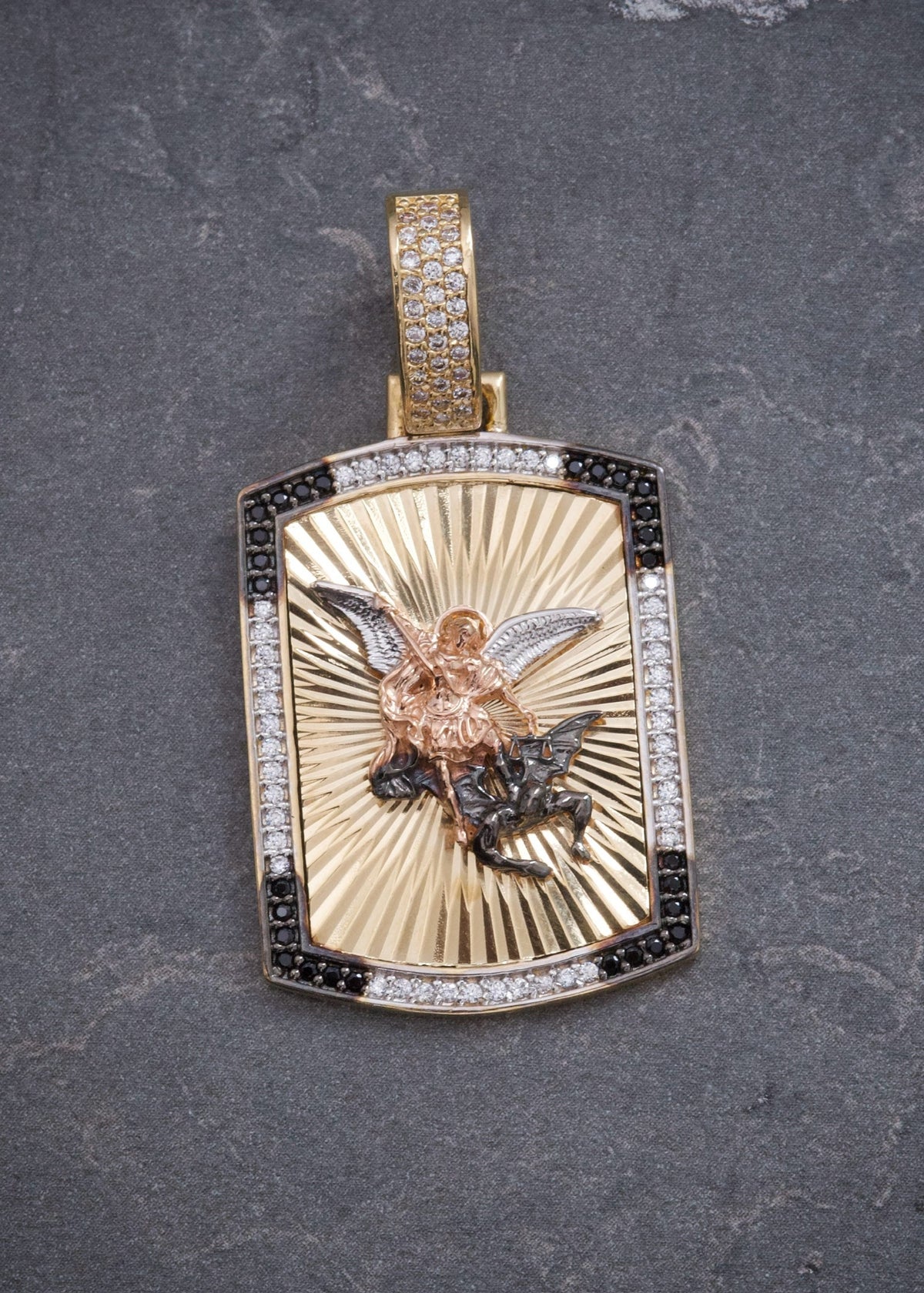 Dije Arcangel San Miguel 8.45gr / 4.2cm / 22mm — Oro Amarillo