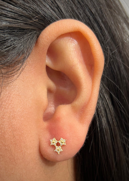 Topos flores con swarovski blanco 0.85gr / Largo 0.7cm — Oro Amarillo