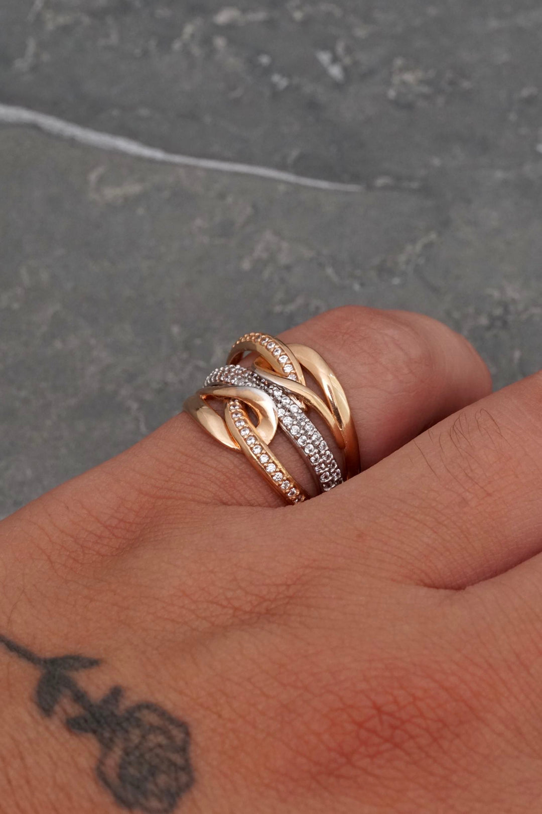 Anillo con swarovski blanco 5.7gr / Talla 6 1/2 — Oro Rosado
