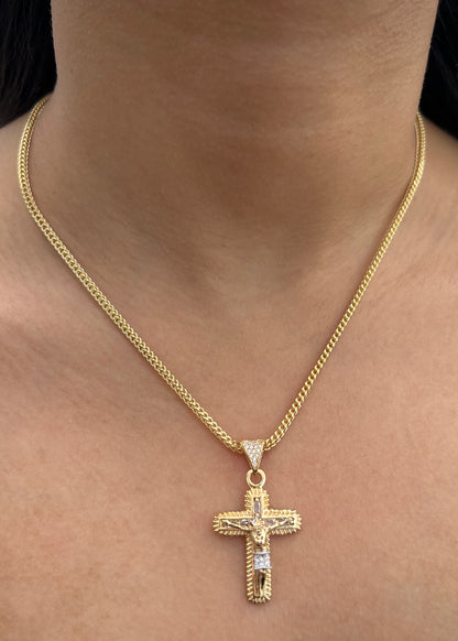 Dije Cruz con Cristo Swarovskis Blancos 6.6gr / 3.9cm / 22mm — Oro Amarillo