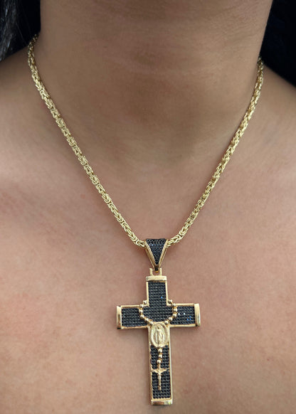 Dije Cruz con Swarovskis Negros 15.65gr / 6.7cm / 35mm — Oro Amarillo