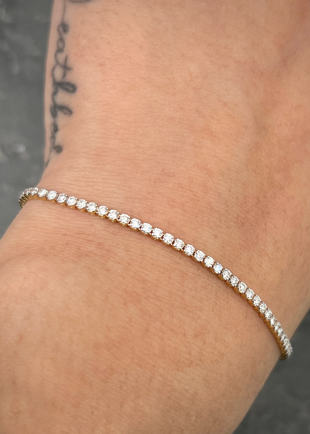 Pulso tenis con 131 pts de diamantes 2.1gr / Largo 18cm — Oro Amarillo