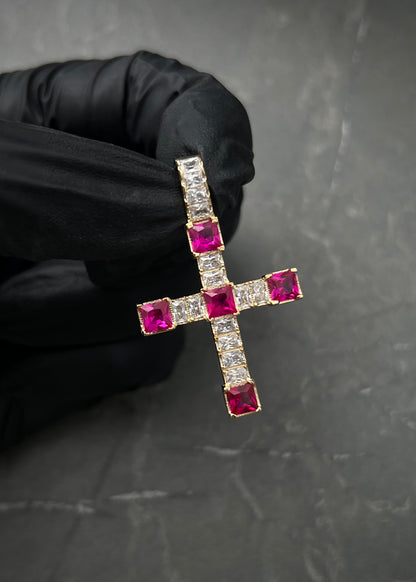 Dije cruz con swarovski fucsia y blanco 5.6gr / Largo 3.7cm / Oro Amarillo Nac M