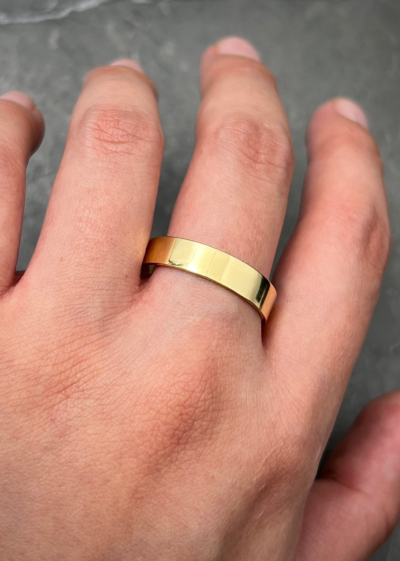 Argolla lisa 5.9gr / TALLA 12 / Oro Amarillo Nac B