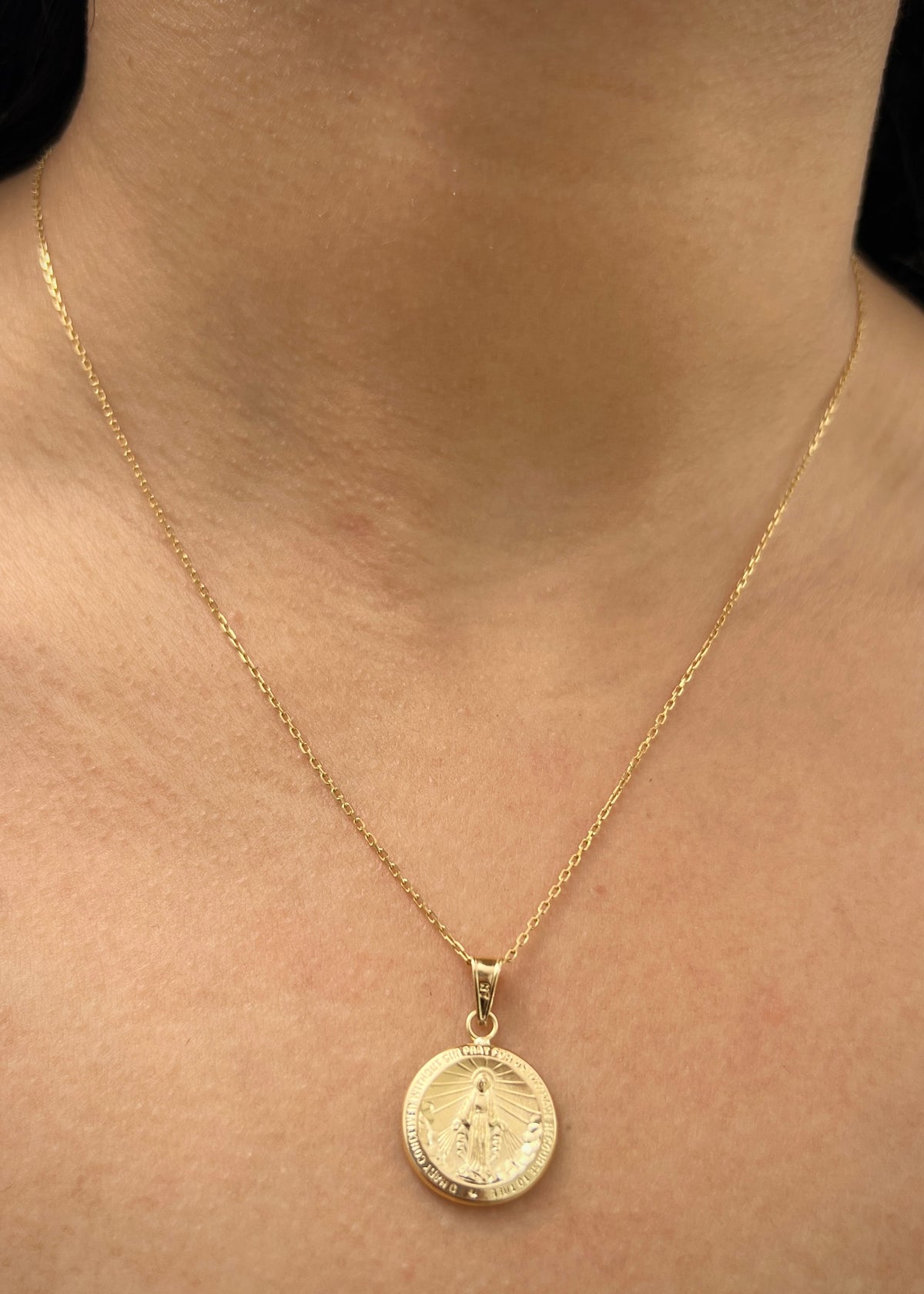 Dije Virgen de la Milagrosa 1.25gr / 2.5cm / 16.3mm — Oro Amarillo